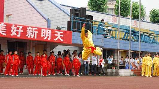 重庆叉车正规培训学校(重庆叉车证培训学校)  第1张