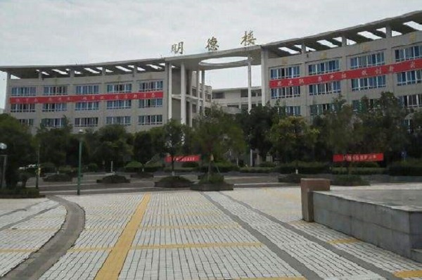 重庆艺校有哪些学校高中(重庆大千艺术学校高三)  第3张